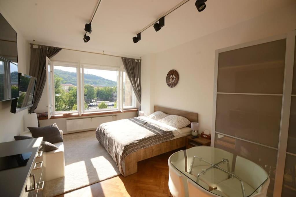 Fabulous River View Studio In The Heart Of Prague Exterior photo